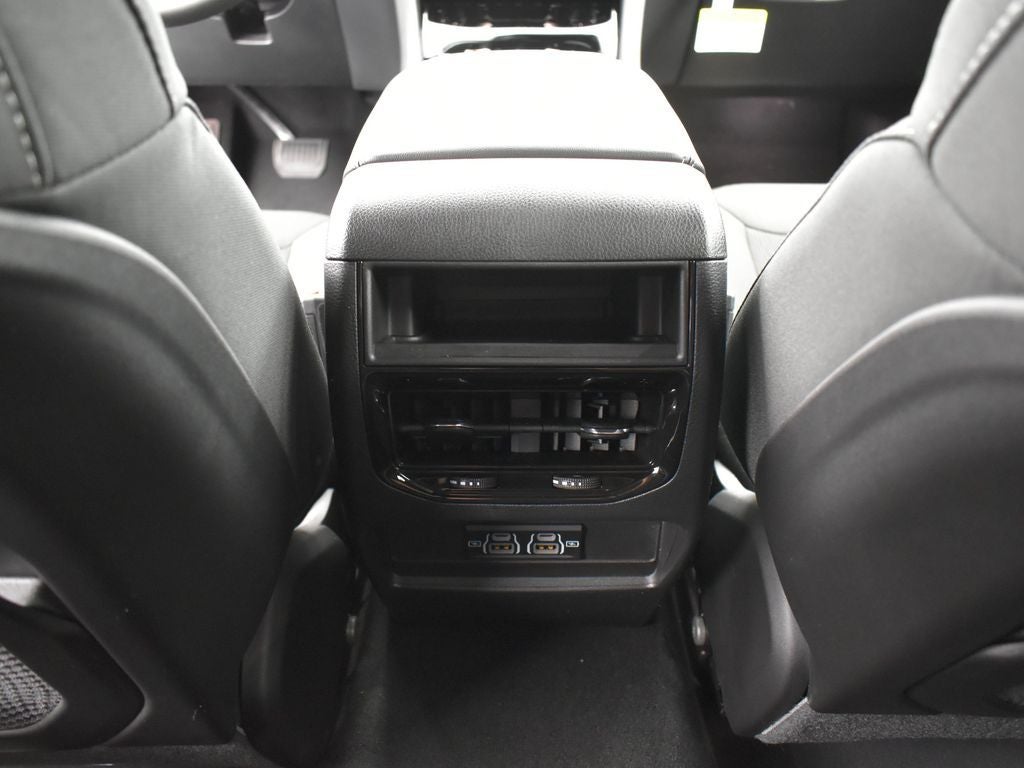 2026 Jeep Grand Cherokee GRAND CHEROKEE LAREDO 4X2