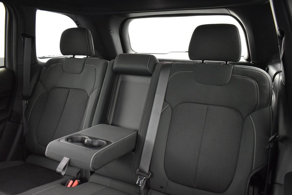 2027 Jeep Grand Cherokee GRAND CHEROKEE LAREDO 4X2