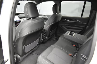 2027 Jeep Grand Cherokee GRAND CHEROKEE LAREDO 4X2