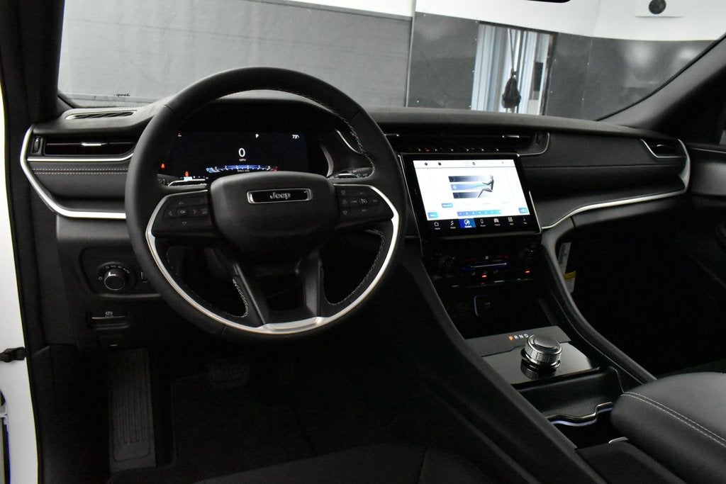 2027 Jeep Grand Cherokee GRAND CHEROKEE LAREDO 4X2