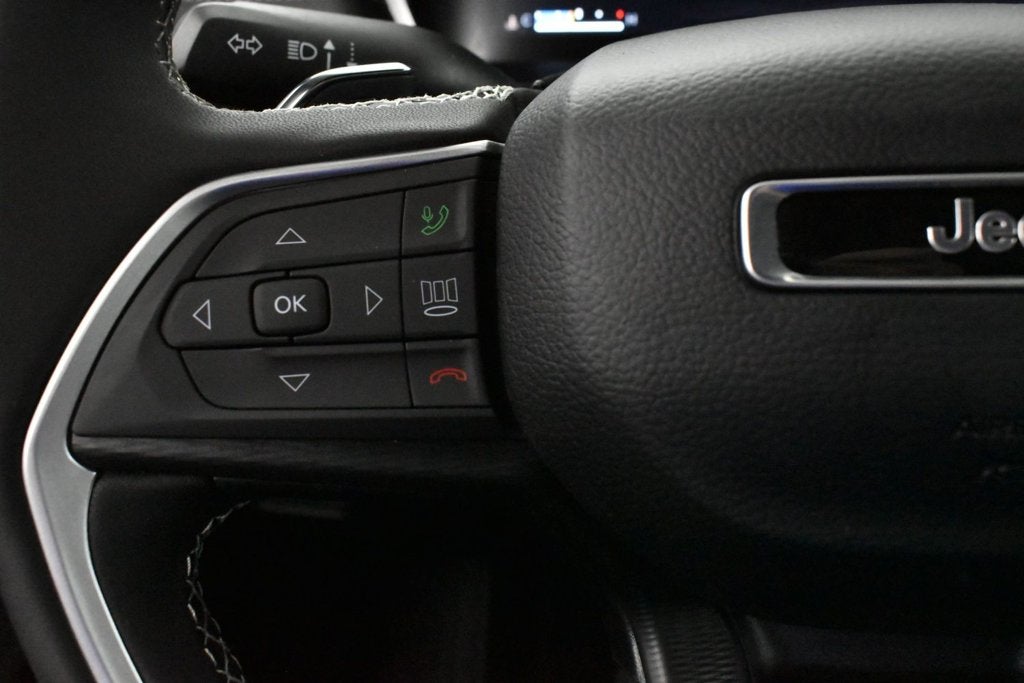 2027 Jeep Grand Cherokee GRAND CHEROKEE LAREDO 4X2