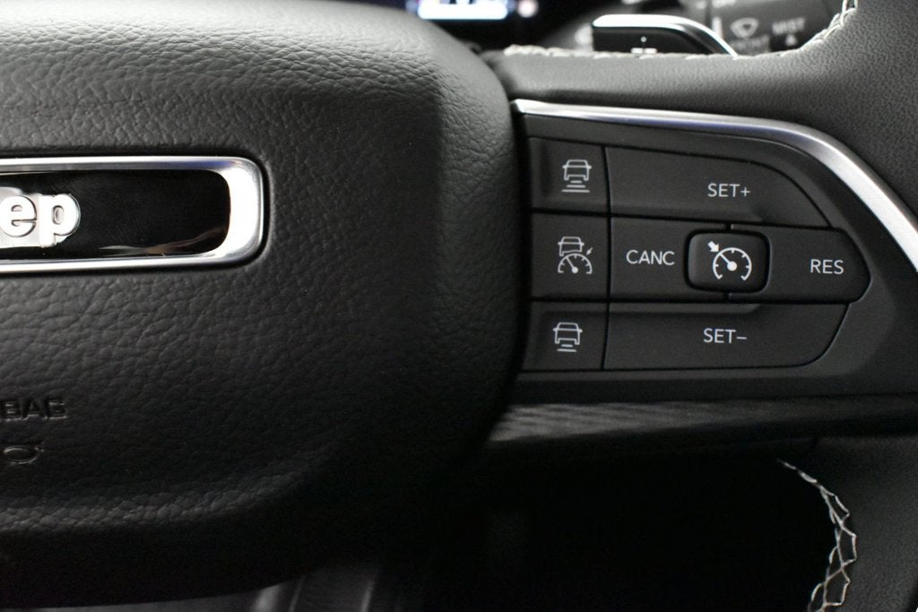 2027 Jeep Grand Cherokee GRAND CHEROKEE LAREDO 4X2