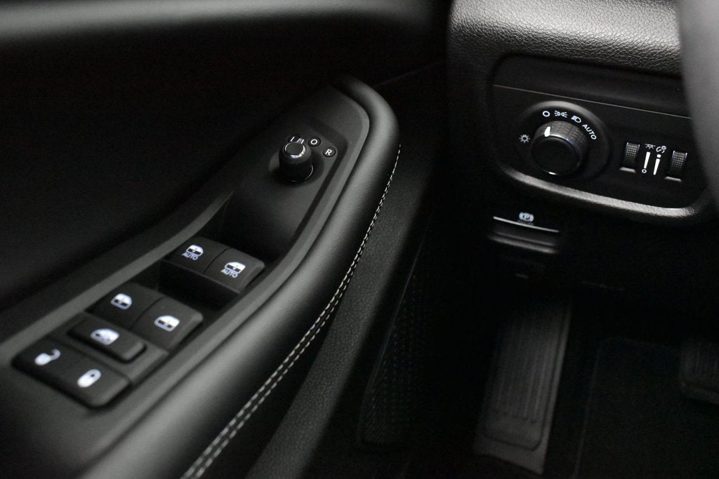 2027 Jeep Grand Cherokee GRAND CHEROKEE LAREDO 4X2