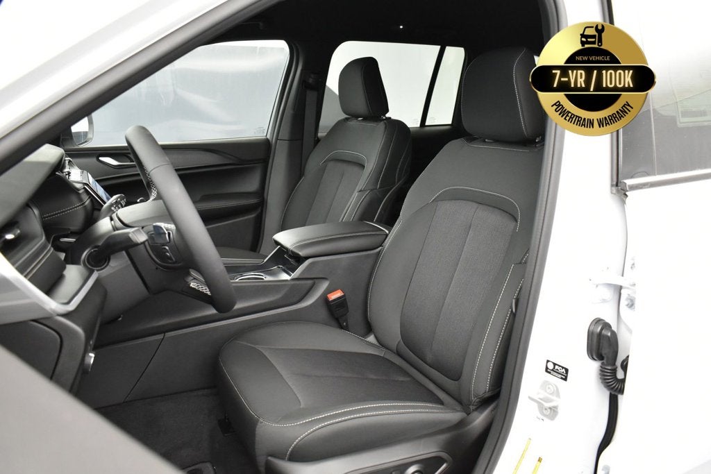 2027 Jeep Grand Cherokee GRAND CHEROKEE LAREDO 4X2