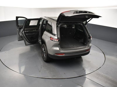 2027 Jeep Grand Cherokee Laredo Altitude