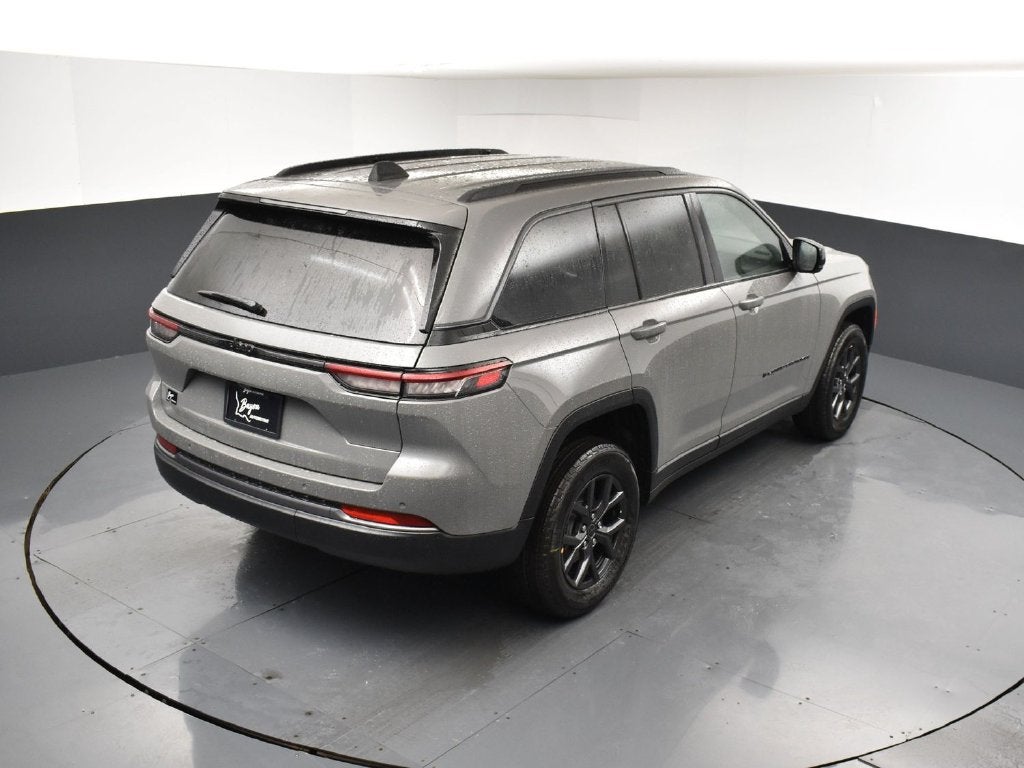 2027 Jeep Grand Cherokee Laredo Altitude