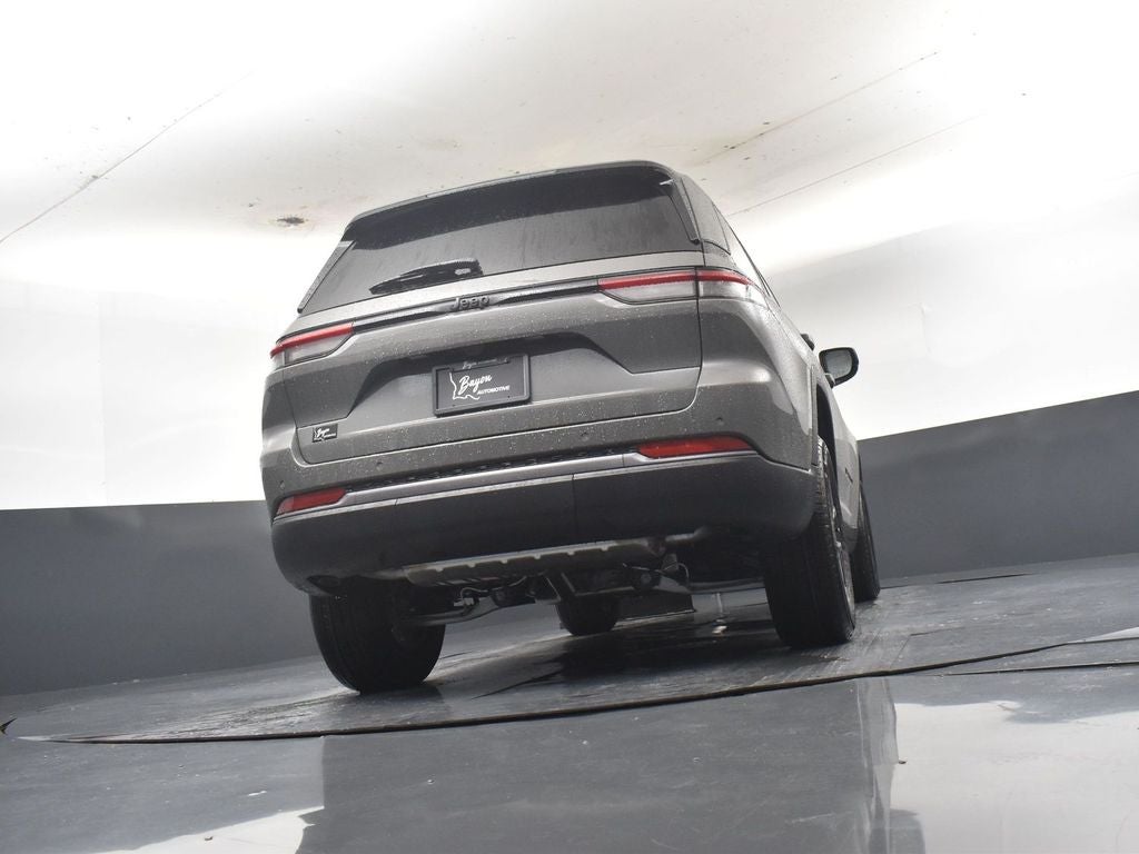 2027 Jeep Grand Cherokee Laredo Altitude
