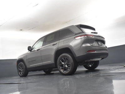 2027 Jeep Grand Cherokee Laredo Altitude