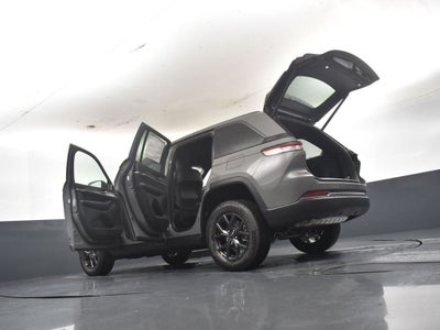 2027 Jeep Grand Cherokee Laredo Altitude
