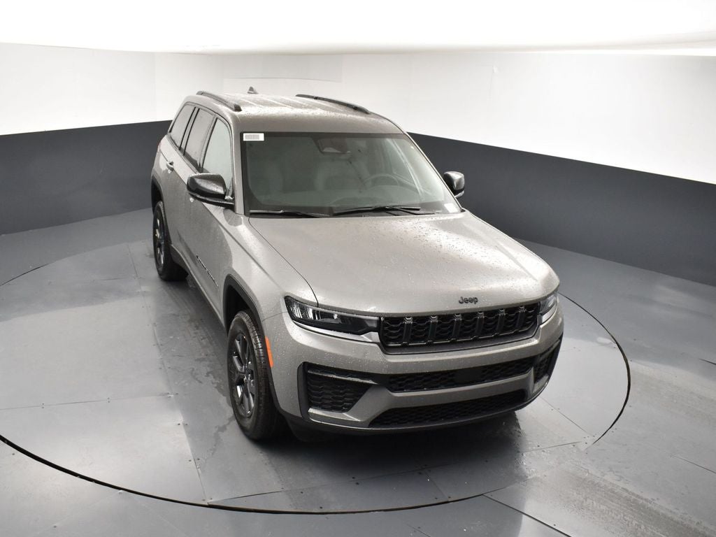 2027 Jeep Grand Cherokee Laredo Altitude