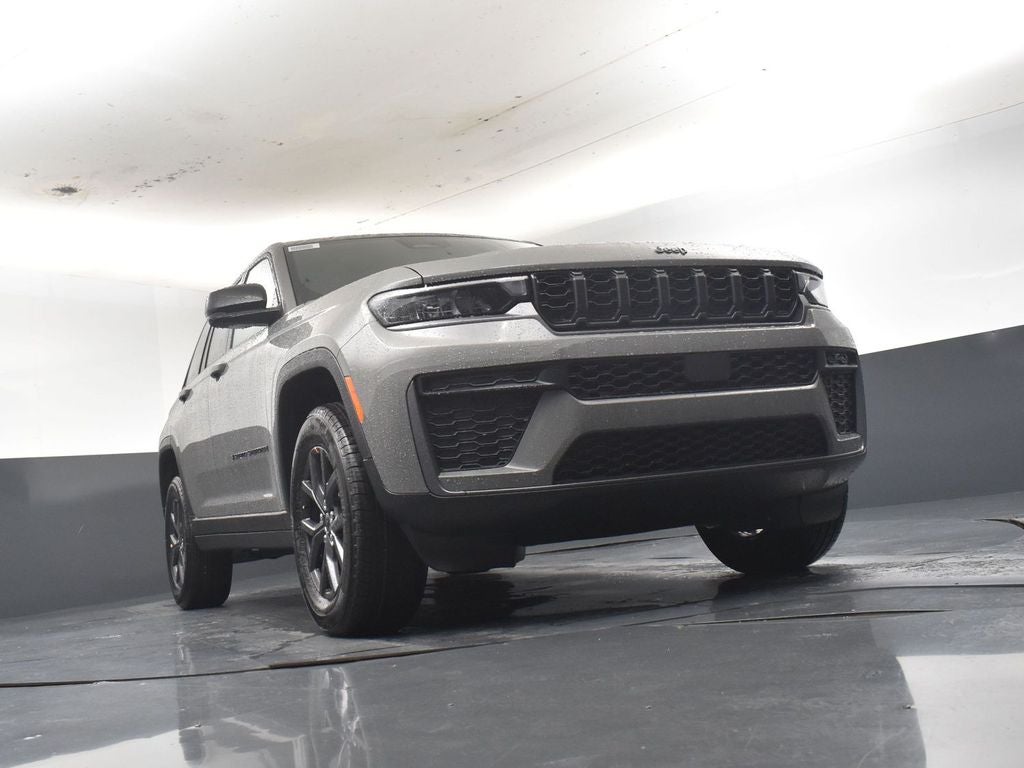 2027 Jeep Grand Cherokee Laredo Altitude