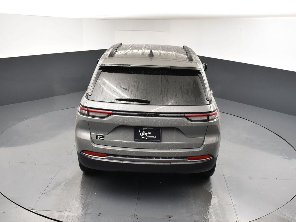2027 Jeep Grand Cherokee Laredo Altitude