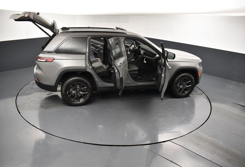 2027 Jeep Grand Cherokee Laredo Altitude