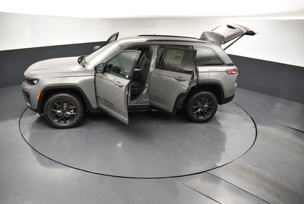 2027 Jeep Grand Cherokee Laredo Altitude