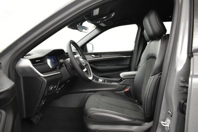 2027 Jeep Grand Cherokee Laredo Altitude