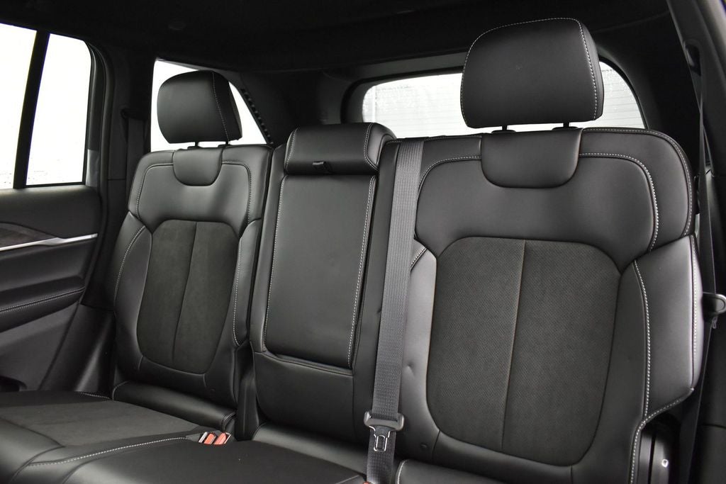 2027 Jeep Grand Cherokee Laredo Altitude