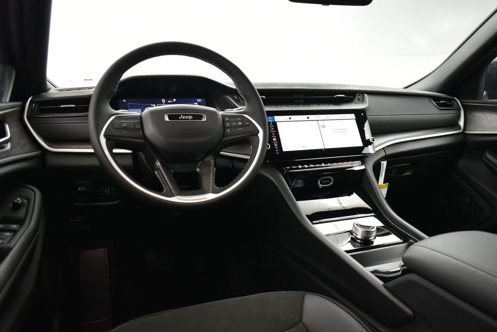2027 Jeep Grand Cherokee Laredo Altitude