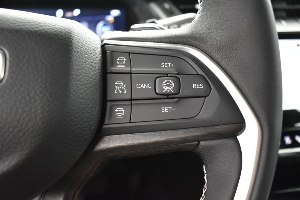 2027 Jeep Grand Cherokee Laredo Altitude