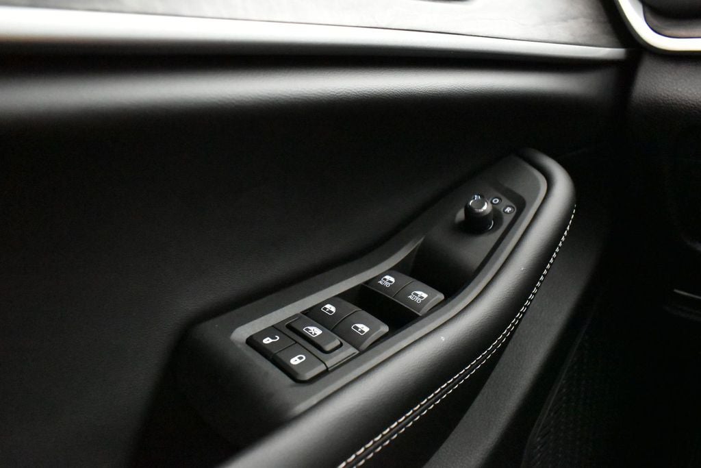 2027 Jeep Grand Cherokee Laredo Altitude