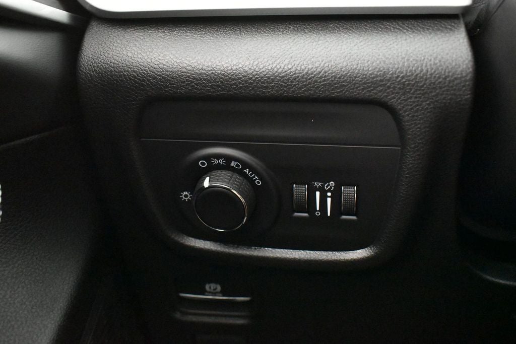 2027 Jeep Grand Cherokee Laredo Altitude