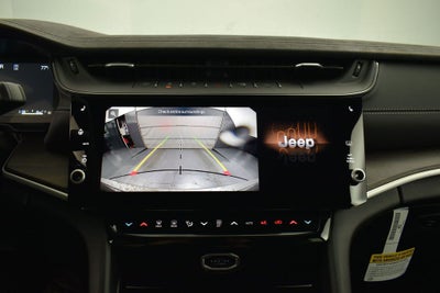 2027 Jeep Grand Cherokee Laredo Altitude