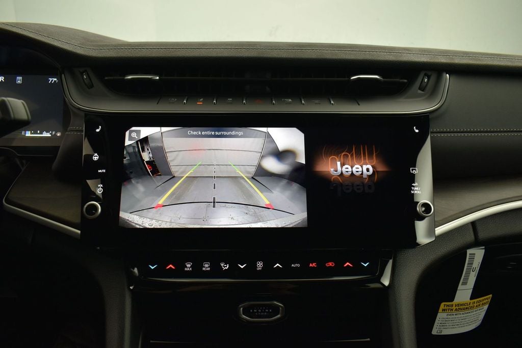 2027 Jeep Grand Cherokee Laredo Altitude