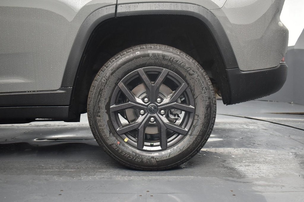 2027 Jeep Grand Cherokee Laredo Altitude