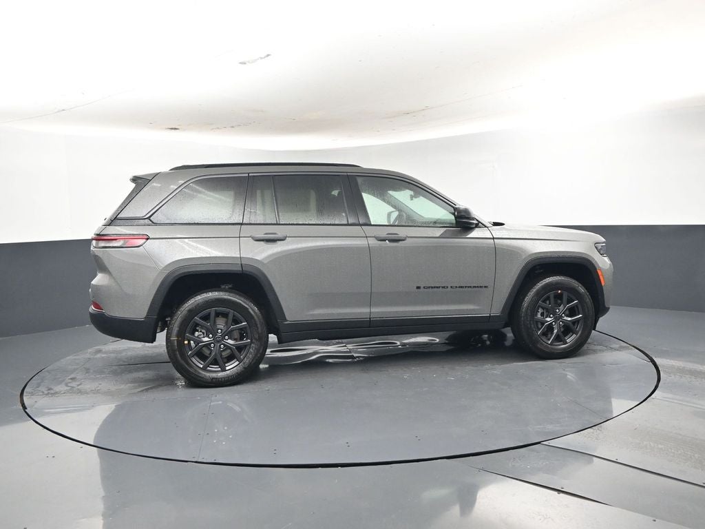 2027 Jeep Grand Cherokee Laredo Altitude