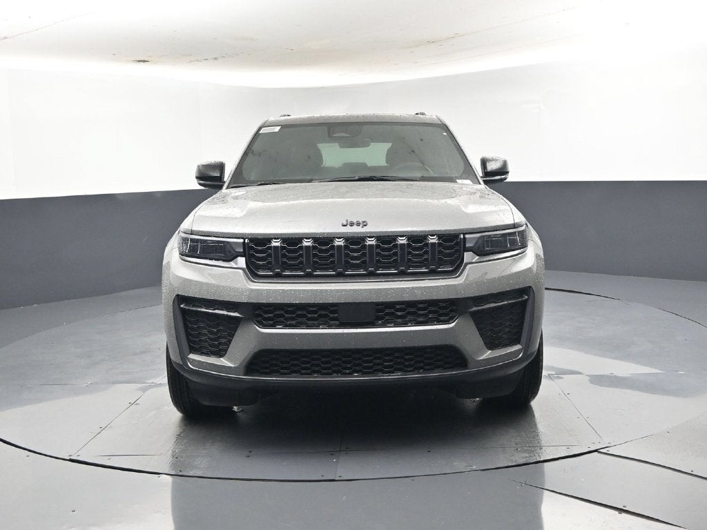 2027 Jeep Grand Cherokee Laredo Altitude