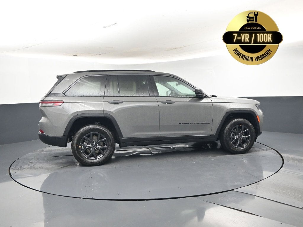 2027 Jeep Grand Cherokee Laredo Altitude