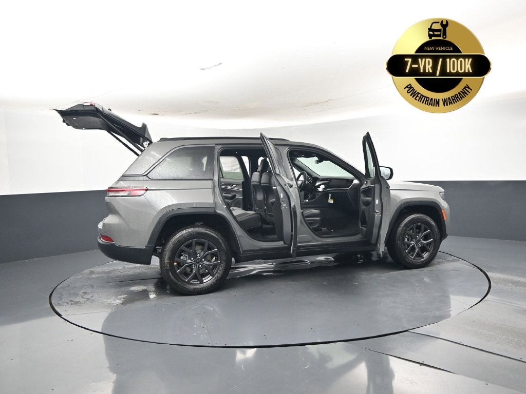 2027 Jeep Grand Cherokee Laredo Altitude