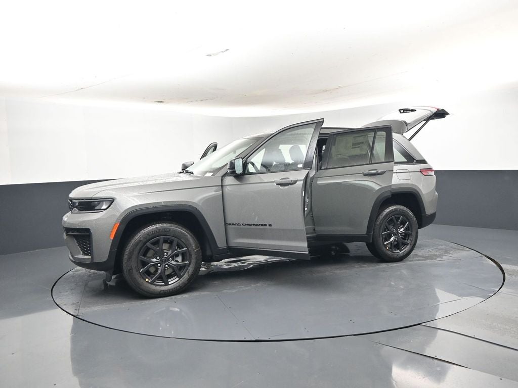 2027 Jeep Grand Cherokee Laredo Altitude