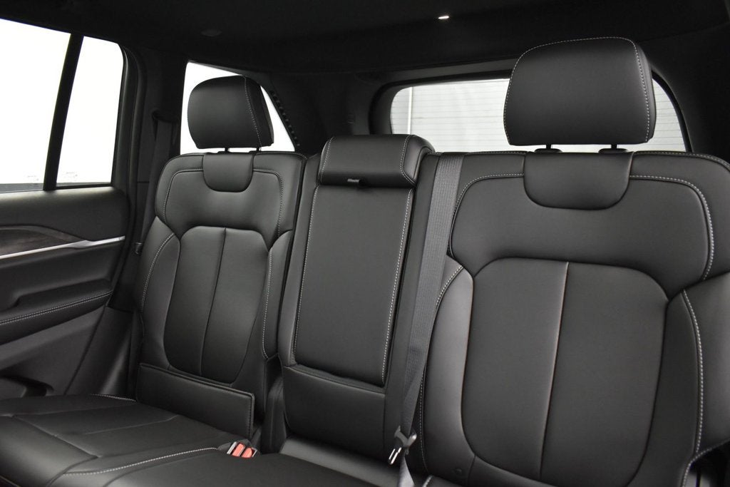 2027 Jeep Grand Cherokee GRAND CHEROKEE LIMITED 4X2