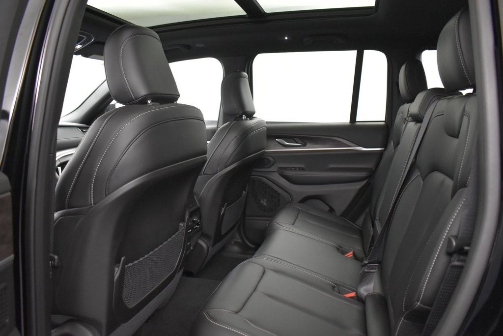 2027 Jeep Grand Cherokee GRAND CHEROKEE LIMITED 4X2
