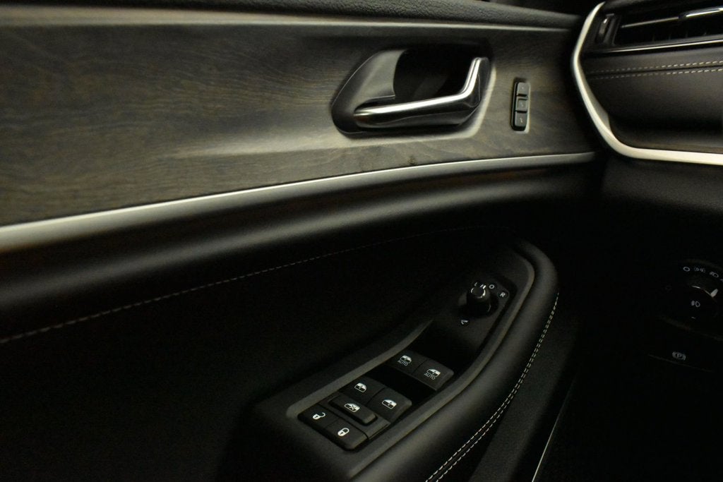 2027 Jeep Grand Cherokee Limited Reserve