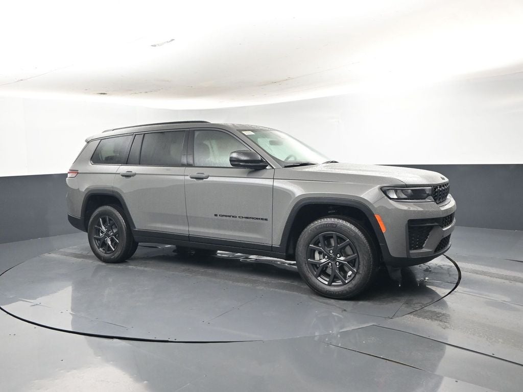 2027 Jeep Grand Cherokee Laredo Altitude