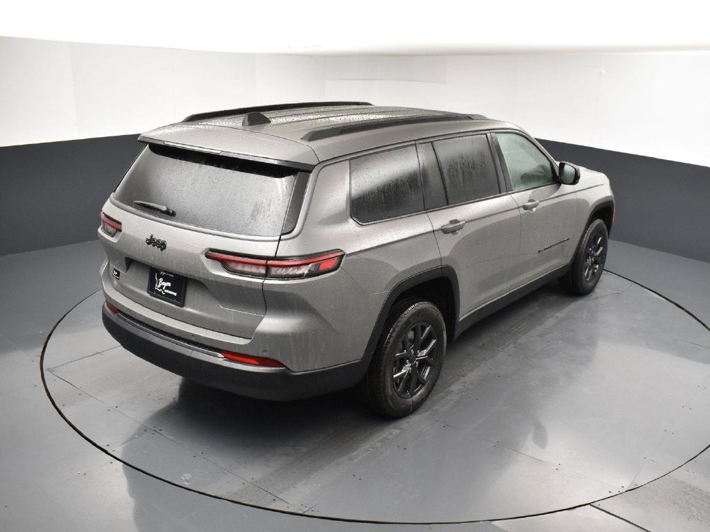 2027 Jeep Grand Cherokee Laredo Altitude