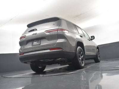 2027 Jeep Grand Cherokee Laredo Altitude