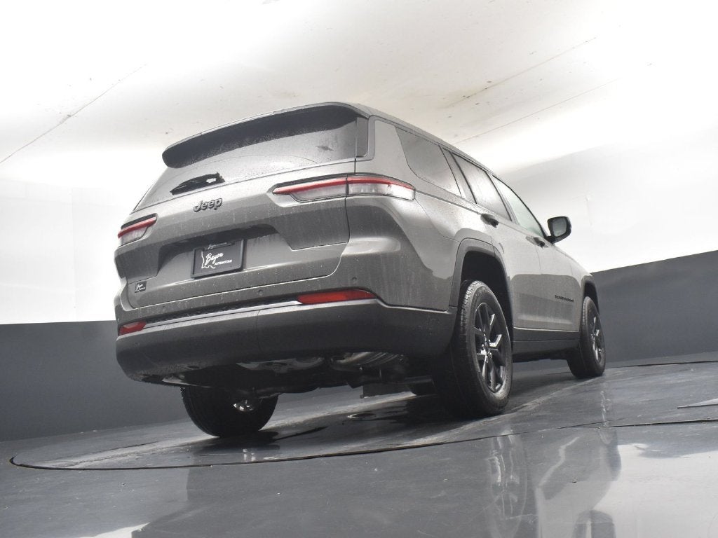 2027 Jeep Grand Cherokee Laredo Altitude