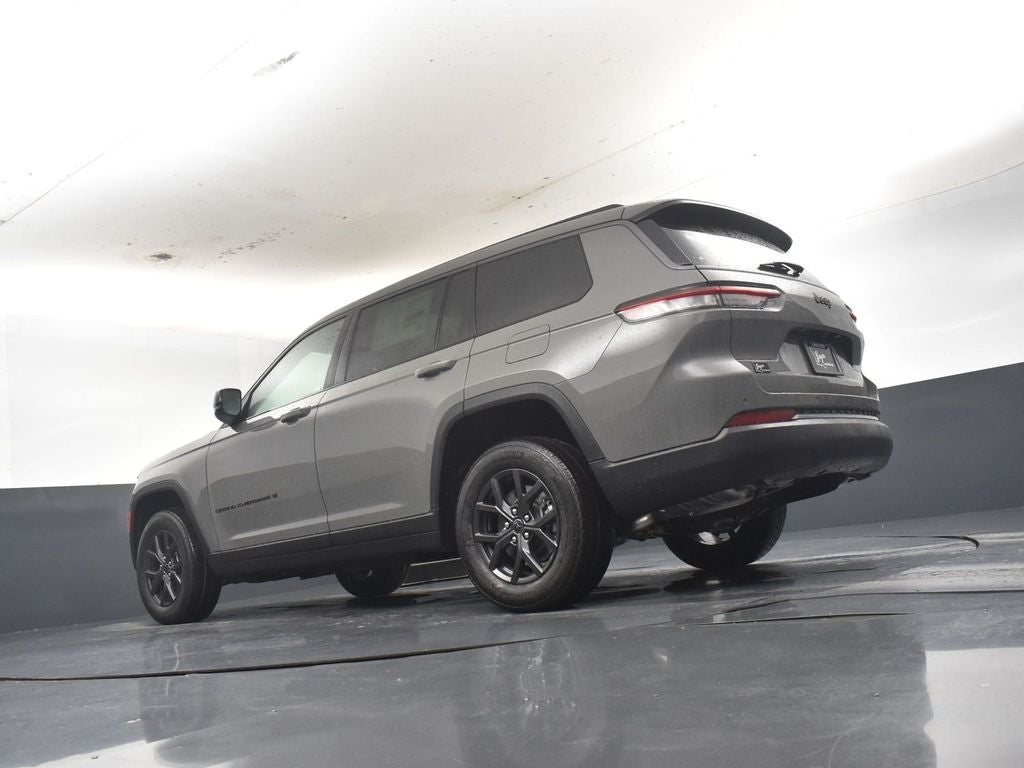 2027 Jeep Grand Cherokee Laredo Altitude