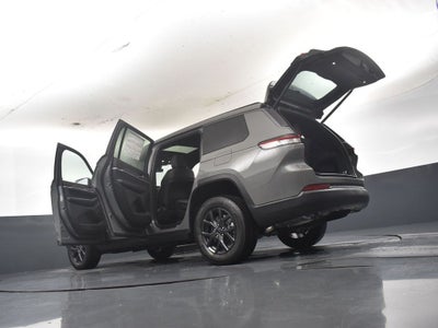 2027 Jeep Grand Cherokee Laredo Altitude