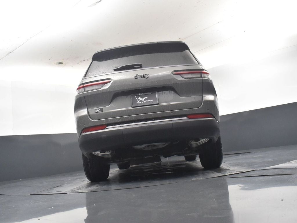 2027 Jeep Grand Cherokee Laredo Altitude