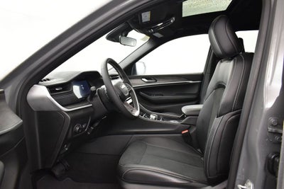 2027 Jeep Grand Cherokee Laredo Altitude