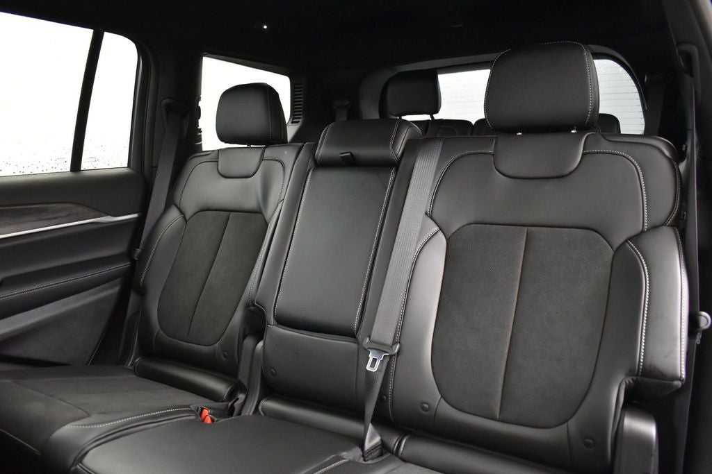 2027 Jeep Grand Cherokee Laredo Altitude