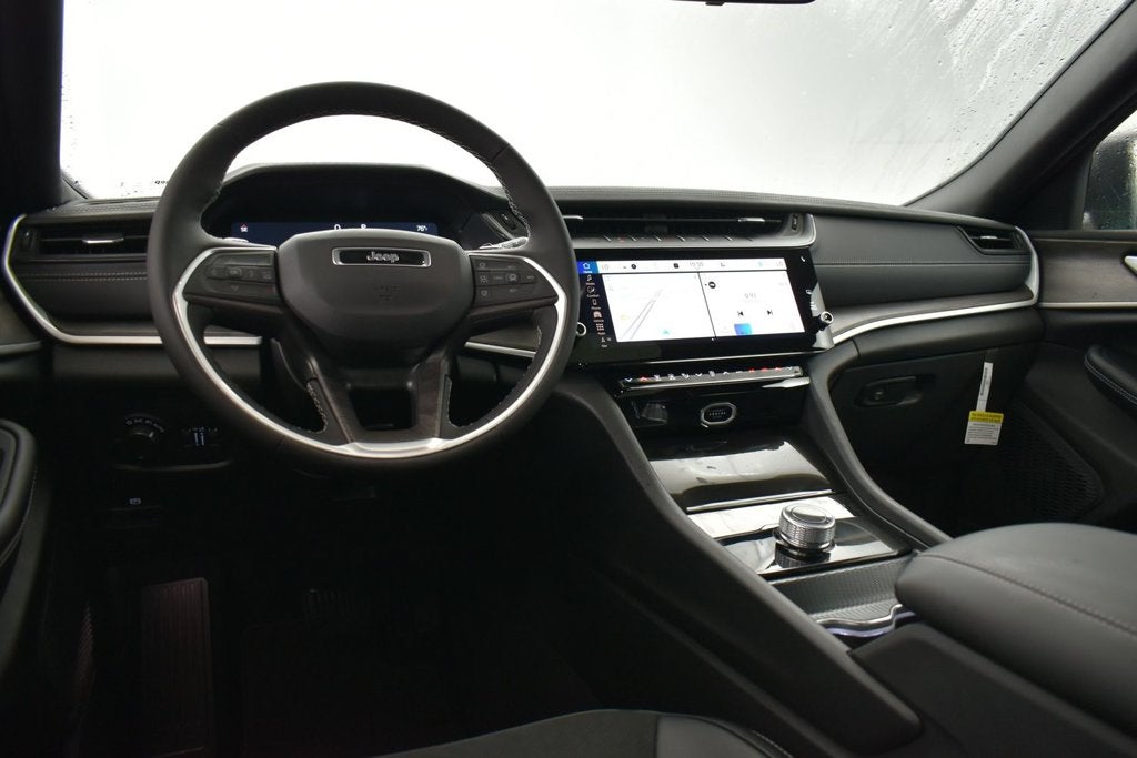 2027 Jeep Grand Cherokee Laredo Altitude