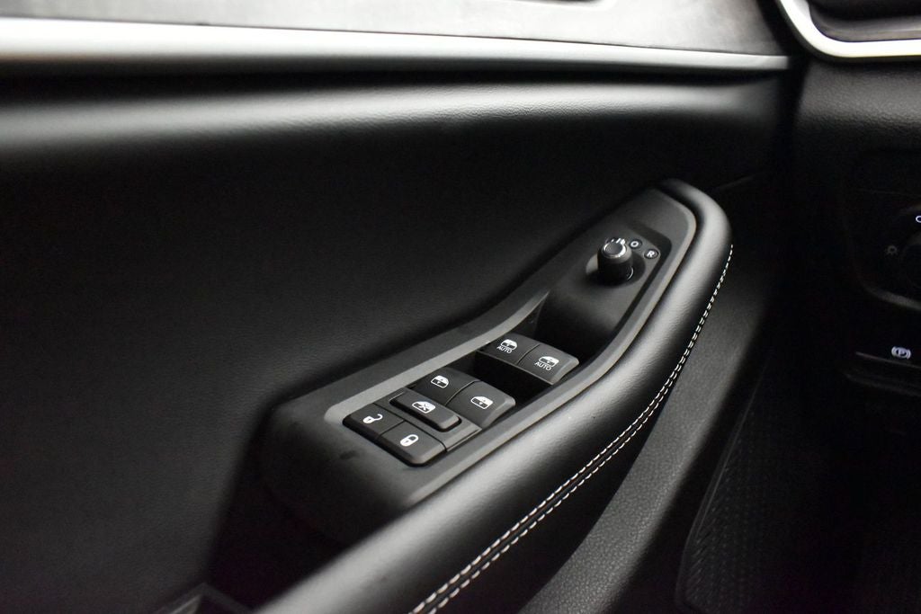 2027 Jeep Grand Cherokee Laredo Altitude