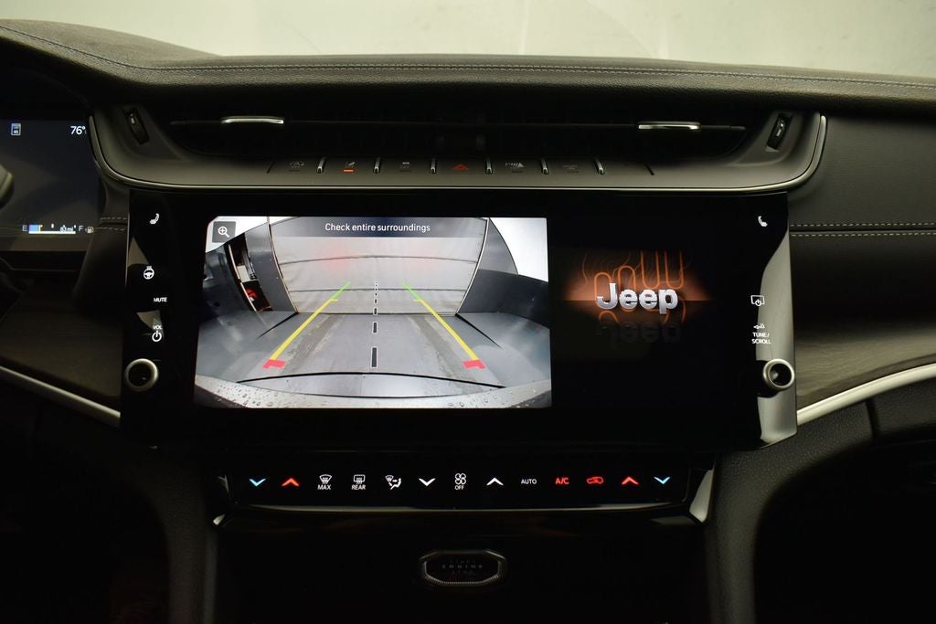 2027 Jeep Grand Cherokee Laredo Altitude