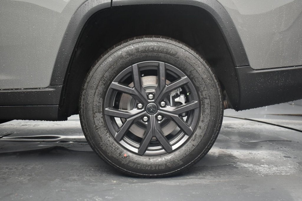 2027 Jeep Grand Cherokee Laredo Altitude