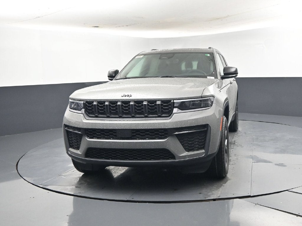 2027 Jeep Grand Cherokee Laredo Altitude
