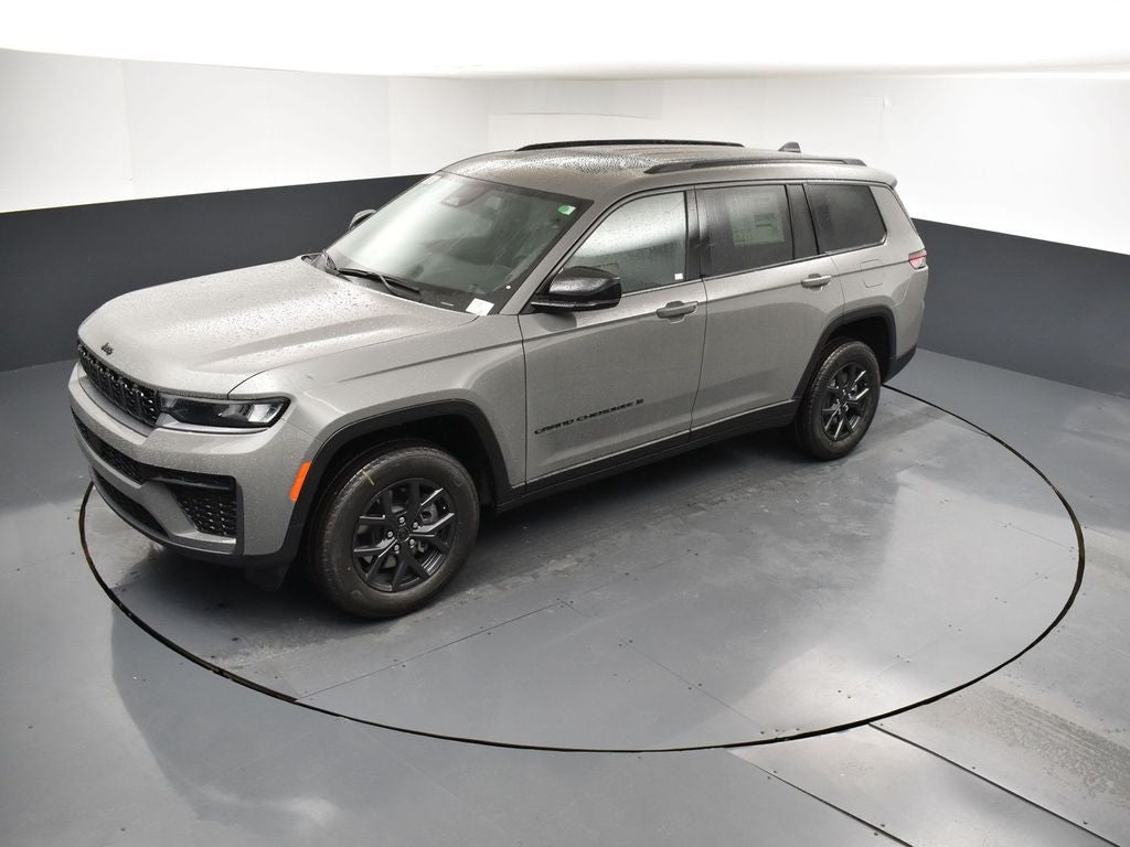 2027 Jeep Grand Cherokee Laredo Altitude
